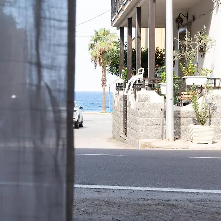 Live & Dream Alicudi Bilocale Piano Terra Scilla