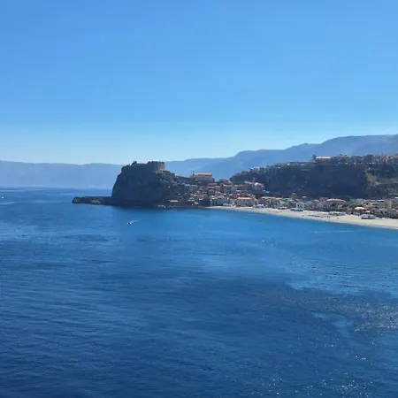 Live & Dream Alicudi Bilocale Piano Terra Scilla