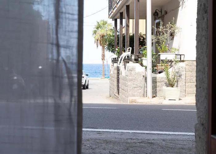 Live & Dream Alicudi Bilocale Piano Terra Scilla